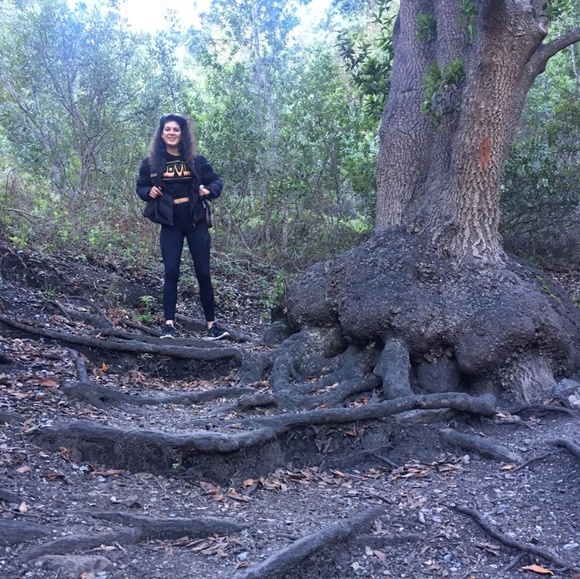 Meet your Posher - Picture 2 of 4